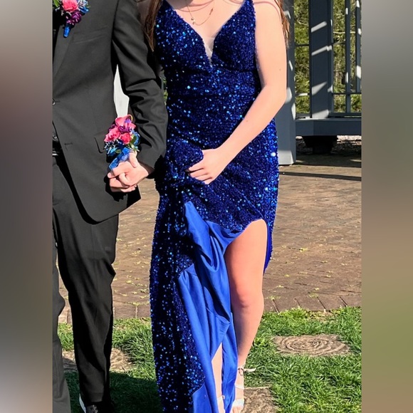 PROM DRESS - Picture 2 of 3